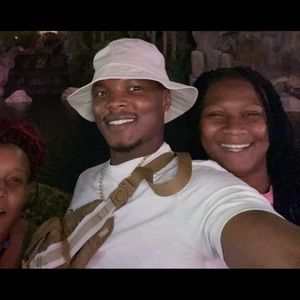 Meet your Posher, Derris